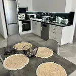 Lazuli Beachfront Sea View Ap 34 شقة