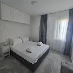 Lazuli Beachfront Sea View Ap 34 لارنكا