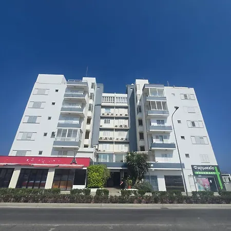 Lazuli Beachfront Sea View Ap 34 * لارنكا