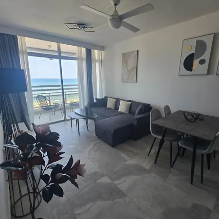 Lazuli Beachfront Sea View Ap 34 شقة