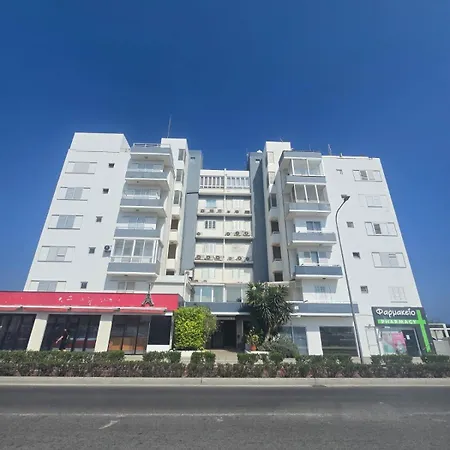 Lazuli Beachfront Sea View Ap 34 لارنكا