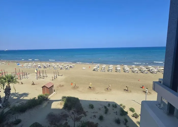 Lazuli Beachfront Sea View Ap 34 Larnaca