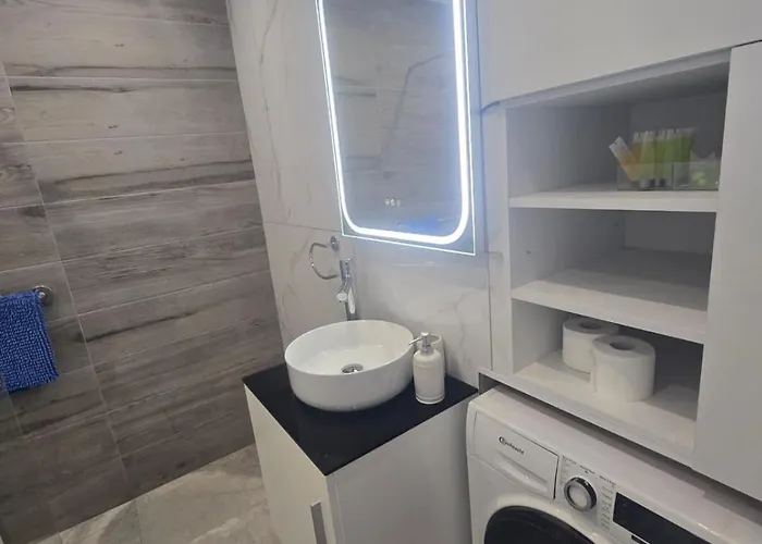 Lazuli Beachfront Sea View Ap 34 * Larnaca