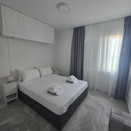 Lazuli Beachfront Sea View Ap 34 לרנקה